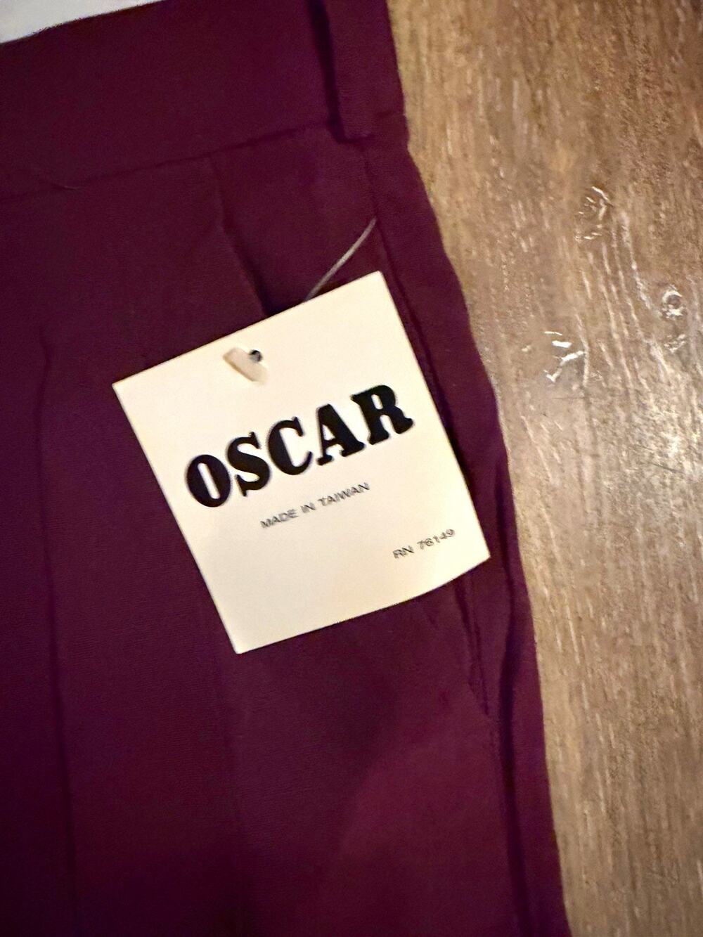 OSCAR Burgundy Pleated Dress Pants Straight Leg Pockets Woven Button 30 In